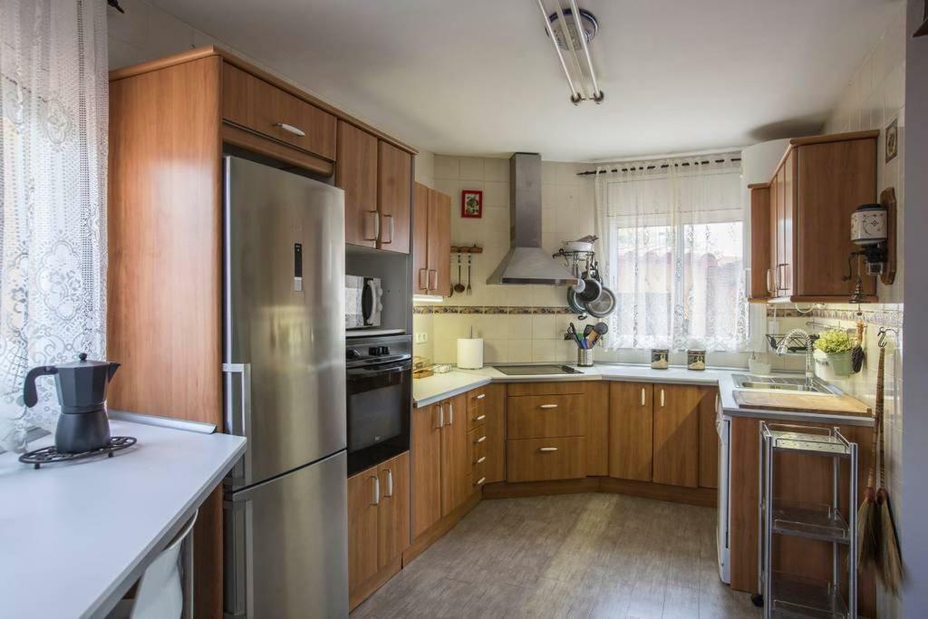 Amazing Vila Close To Sitges, Jacuzzi, Swimming Pool & Exellent Views Оливелья Экстерьер фото